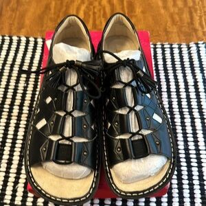 ALEGRIA women’s Valerie Black Burnish Sandal